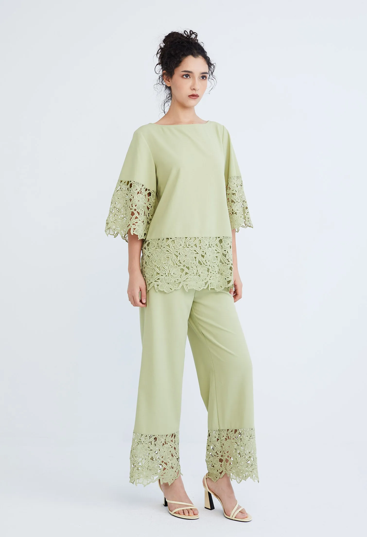 Peekaboo Guipure Lace Hemmed Blouse